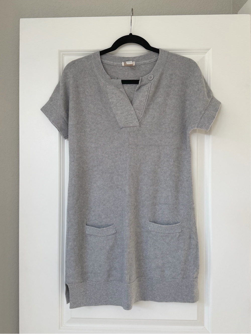 Chico's Light Gray Short-Sleeve Knit Tunic with Pockets